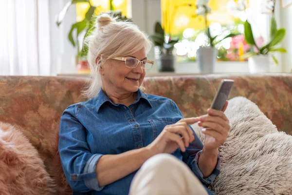 How to Get Free Phones For Seniors